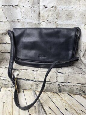 Stone Mountain Black Leather Shoulder Bag Made In The USA Zip and Open Pockets
